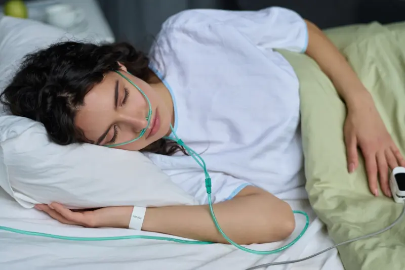 Zakaj kisik v krvi med spanjem pada in ali je to nevarno?