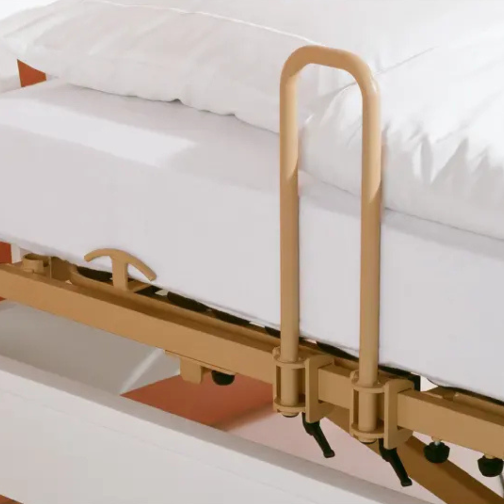 Pripomoček za lažje vstajanje iz negovalne postelje